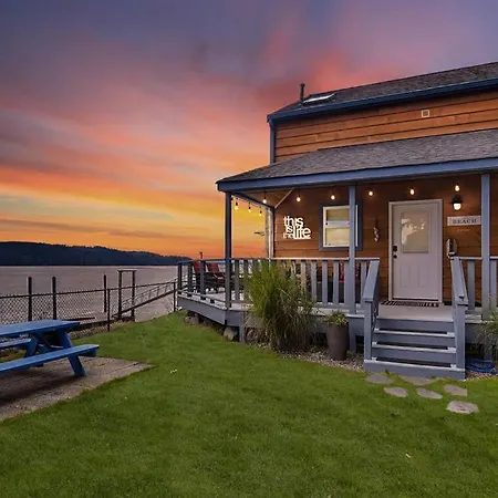 Giggle Fish Villa